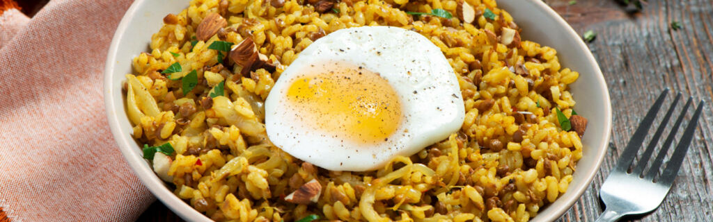 Spanish rice with lentils and a fried egg