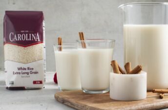 Mexican-Horchata-with-White-Rice-and-Cinnamon-Stick