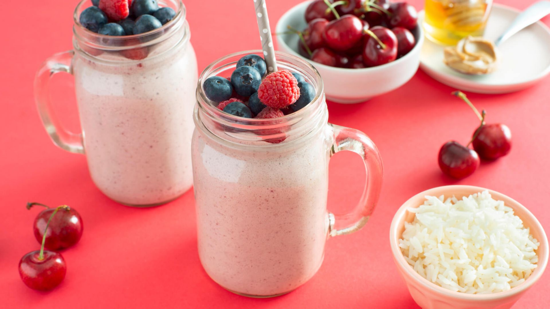 Breakfast Smoothie with Rice, Peanut Butter and Berries