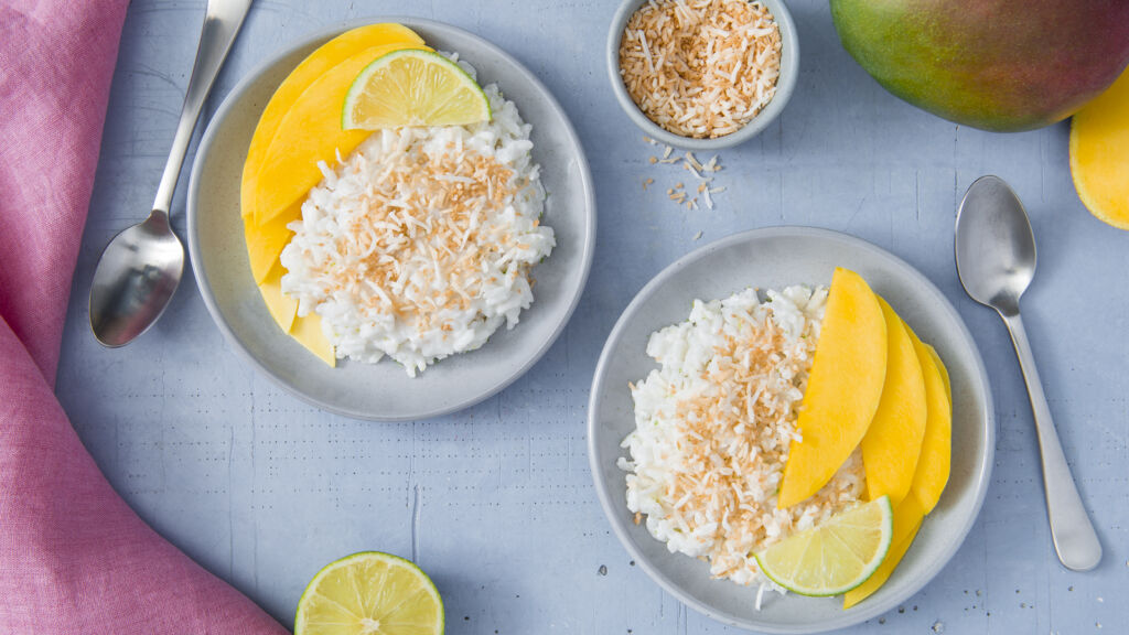 Mango-sticky-rice-with-coconut-and-jasmine-rice